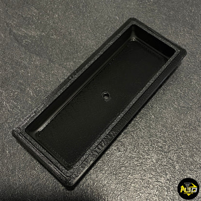 Accessoire Case IH en plastique – Cache porte-fusible pour tracteurs, résistant et compatible avec tous les modèles Case IH, idéal pour la maintenance.